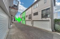 QV Modern 3 Level Sunny Townhouse (640) - B&B