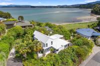 BEACH FRONT:Palms-on-the-beach.KAITERITERI. - B&B