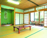 Zimmer im japanischen Stil mit Gemeinschaftsbad