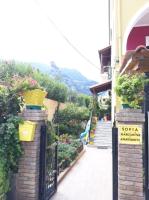 Estudio con vistas a las montañas