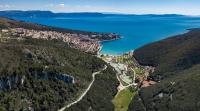 Beautiful villa Natura with pool in Labin - B&B