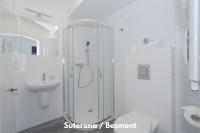 Double Room with Private Bathroom - Lower Ground Floor (No.13)