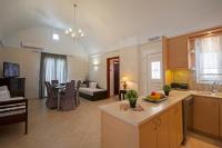 B&B Fira - Veldi Art - Kamari Beach Apartment - Bed and Breakfast Fira