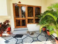 Aditya Premium HomeStay- Furnished Air Conditioned- 2BHK - Chambres d'hôtes Jabalpur
