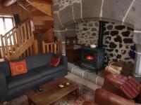 Maison typique pleine de charme Peyrusse Cantal - B&B Peyrusse