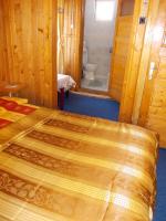 Zimmer mit Kingsize-Bett