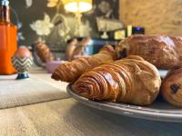 La Clef des Songes - Maison d'Hôtes au Calme, au Coeur de Sarlat, 2 minutes à pied de la Cité Médiévale - Climatisation - Petits Déjeuners fait Maison - Parking gratuit - Option Spa et Massages - Piscine de Saison à 400m - Ferienwohnung Sarlat-la-Canéda
