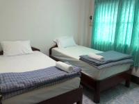 Standaard Tweepersoonskamer met 2 Aparte Bedden - Gedeelde Badkamer