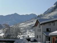 Apartment with Mountain View