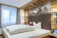Deluxe One-Bedroom Apartment with Balcony