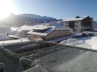 Appartamento con 3 Camere da Letto, Balcone e Vista Montagna 