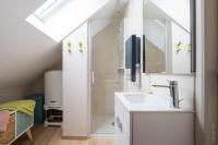 Apartment with Shower