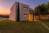 Villa Idyle - Beachfront Residence - B&B Tragána