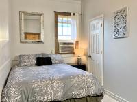 Habitación con cama grande