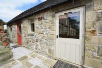 B&B Buxton - Country Cottage with Hot Tub - pre-heated for your arrival - Bed and Breakfast Buxton