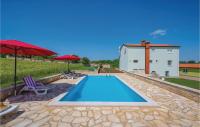 B&B Jakići - Awesome Home In Sv,lovrec With 2 Bedrooms, Wifi And Outdoor Swimming Pool - Bed and Breakfast Jakići