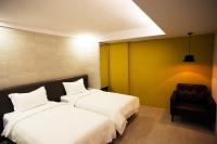 Camera Standard Doppia con Letti Singoli (Senza Finestre)