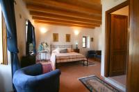Deluxe Room (2 Adults + 1 Child)