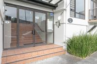 Roomy High-Ceiling Loft Apartment - Free Parking! - B&B Auckland