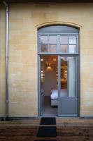 Zimmer mit Kingsize-Bett und Whirlpool