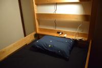Cama en habitación femenina compartida de 4 camas