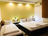 Camera Tripla Superior