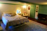 Queen Room with Shared Bathroom