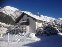 Apartamento de 1 dormitorio con balcón y vistas a la montaña 