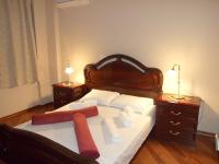 Appartamento con 2 Camere da Letto, Balcone e Vista Mare Laterale