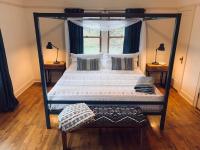 Zimmer mit Kingsize-Bett