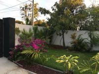 Jolie maison T3 à St Pierre, 2 chambres avec sdb, grande varangue, jardin - Ferienwohnung