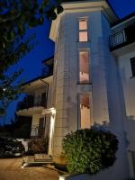 RAJA ROOMS - Bed and Breakfast
