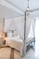 Deluxe Room with Shared Bathroom