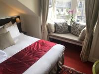 Zimmer mit Kingsize-Bett