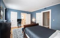 Queen Room (Willow)