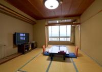 Habitación de estilo japonés con baño compartido
