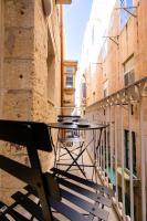 Charming Valletta 1 bedroom apartment off Republic Street sleeps 4 - B&B La Valletta