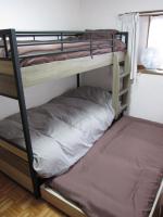 Dreibettzimmer mit Gemeinschaftsbad