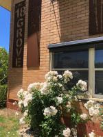 Grove St - Two-Bedroom Two-Bathroom Apartment - Lake View