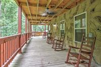 Hot Tub and Outdoor Kitchen Smoky Mountain Cabin - B&B