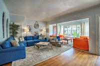 Steps to Avalon Bay Sunny Catalina Island Home! - Chambres d’hôtes Avalon