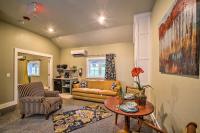 B&B Branson - Welcoming Downtown Branson Cottage with Pool Access! - Bed and Breakfast Branson