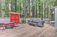 Redwoods Cabin with Hot Tub Walk to Russian River! - Ferienwohnung
