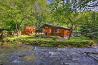 B&B Bryson City - Bryson City Cabin with Fire Pit on Coopers Creek! - Bed and Breakfast Bryson City