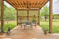 B&B Fredericksburg - Cozy Texas Retreat with Patio, Grill and Horseshoes! - Bed and Breakfast Fredericksburg