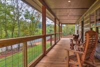 B&B Summerville - Summerville Getaway with Deck and On-Site Creek! - Bed and Breakfast Summerville