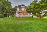 Whimsical Lancaster House with Porch Near Amish Farm - Chambres d’hôtes