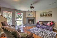 Baton Rouge Townhome with Pool Access - 7 Mi to LSU! - B&B