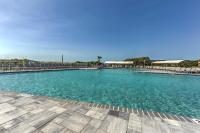 Community Pool & Bikes: Hilton Head Family Condo - Bed and Breakfast Hilton Head
