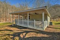 Secluded Marshall Cottage Hot Tub and Mountain View - Ferienwohnung